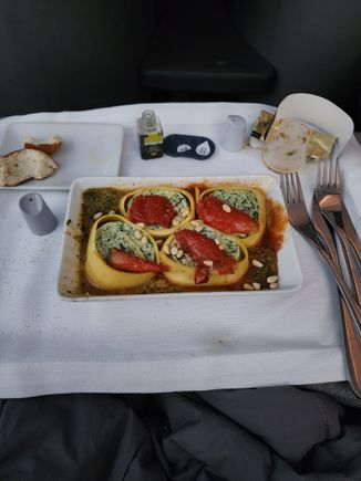 JFK-LAX "James Beard" Pasta - good, too much ricotta filling