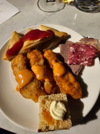 Lounge - evening drinks and canapés