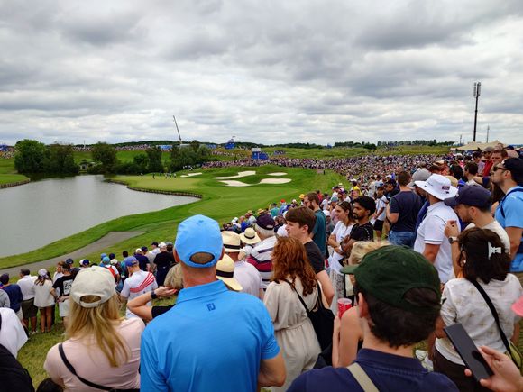Crowd watches Hole 2. The turnout was higher than I would have expected, I always took golf to be a niche sport except the big UK and US tournaments.