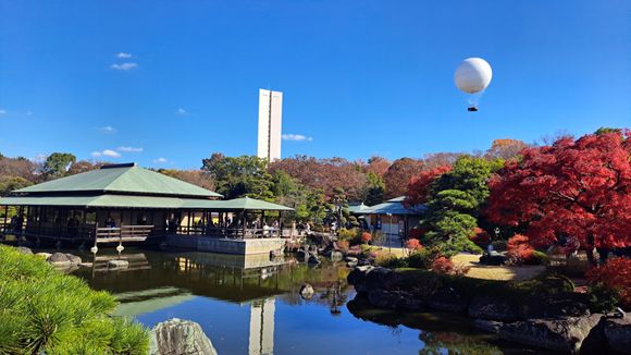 garden with  the observation balloon in the background