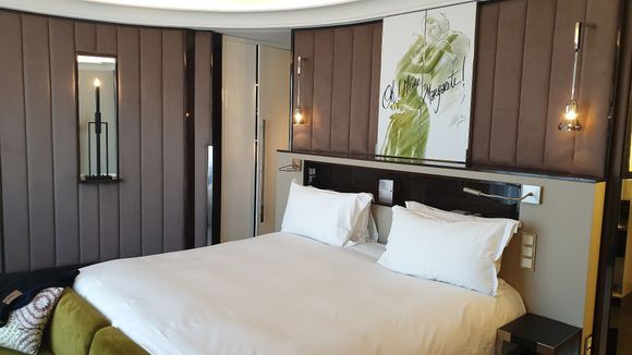 The bed and the decor