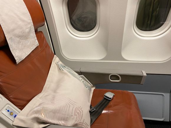 A330-220 seat in up position