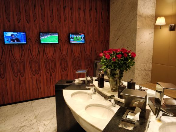 Bathrooms TK lounge IST