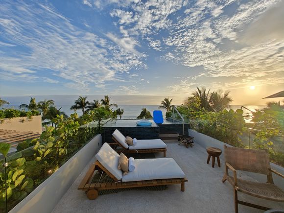 Terrace plunge pool