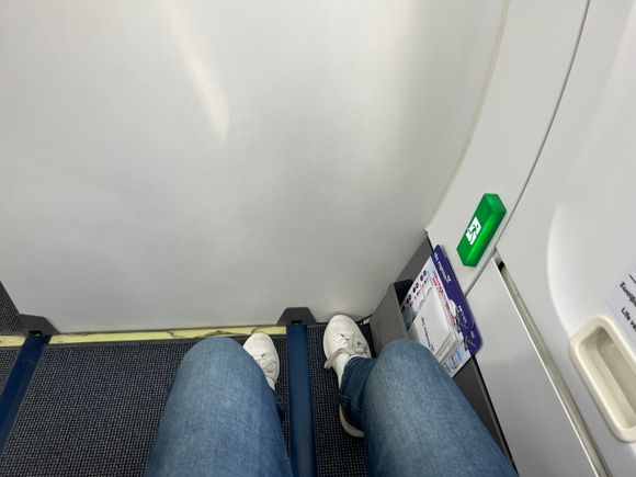 Decent legroom in the bulkhead
