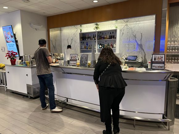LAX T2 SkyClub bar