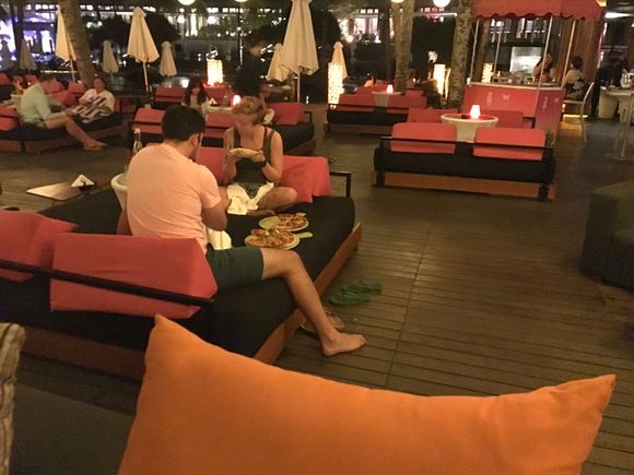 When offered seating : choice between divans or chairs