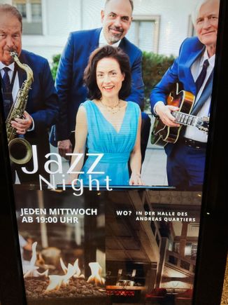 Live jazz music every wednesday evening in the center court