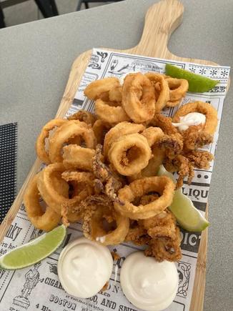 Andalusian style calamari mix with lime mayo
Calamares a la andaluza con mayonesa de lima €17