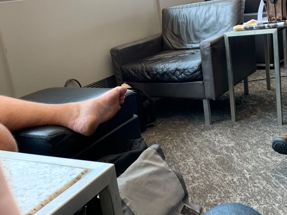 This guy looks comfortable. Also, as mentioned in the MLL thread there’s a lady vaping in here. Keep it classy, YYZ