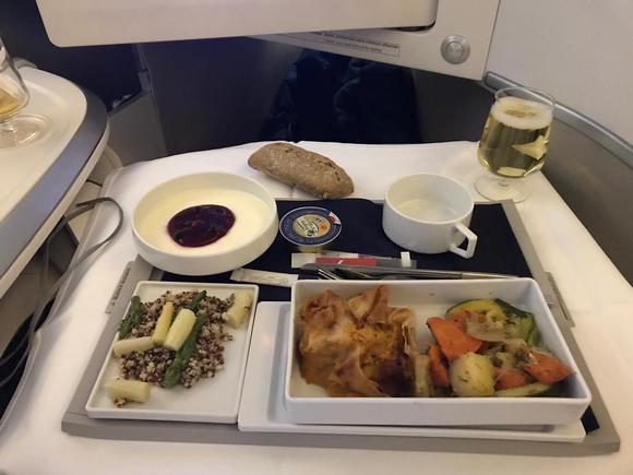 Pre-arrival snack, dessert fantastic, the rest just okay