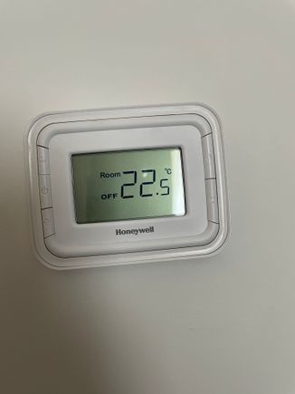 Yes the thermostat is at an angle