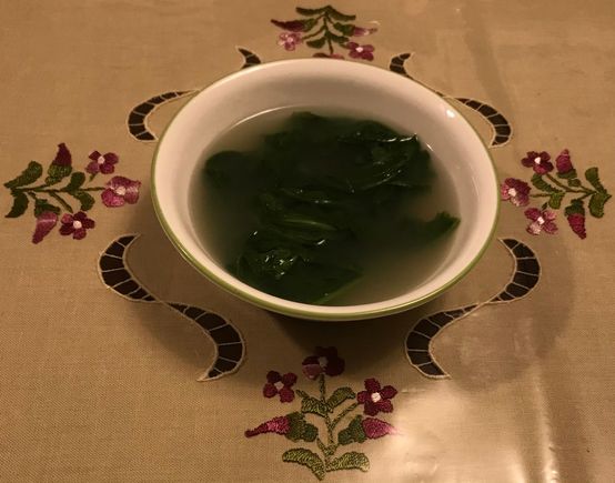 Tong ho ( Glebionis coronaria or crown daisy , garland daisy , edible chrysanthemum , garland chrysanthemum  or chrysanthemum greens  ) soup