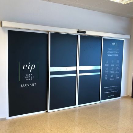 Entrance to lounge next to gate A23