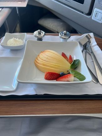 Fruit starter (pretty sure it’s mango). I always thought this starter was a bit odd since it’s a somewhat hard to cut. 