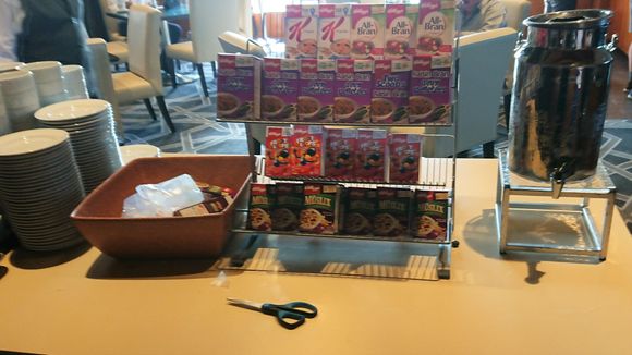Clublounge breakfast, cereals.