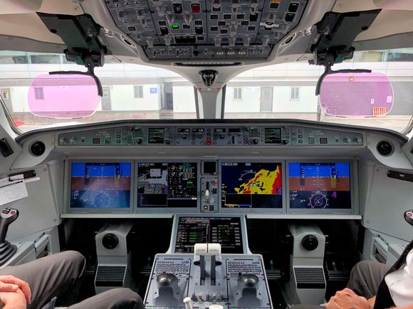 Cockpit of Fin 106