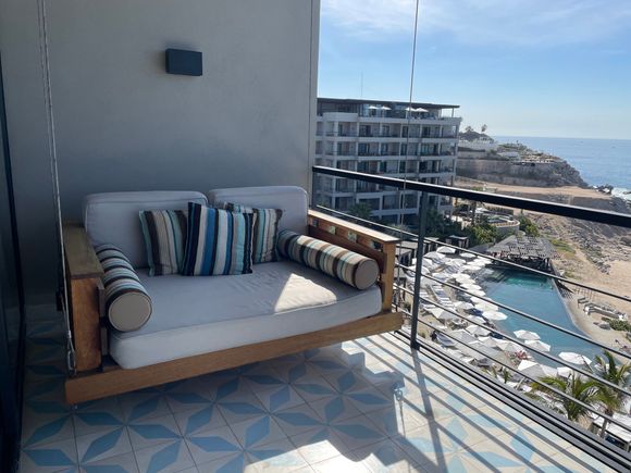 Thompson suite balcony