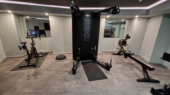 Part of the gym. The floor doesn't quite meet Hilton standards, hence the small rug, but it doesn't help much.