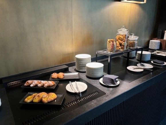 All day refreshments with pastries, Kellogs bar, cookies