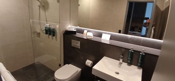 Bathroom vanity
