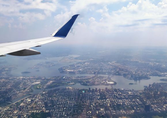 Approaching New York and La Guardia airport 