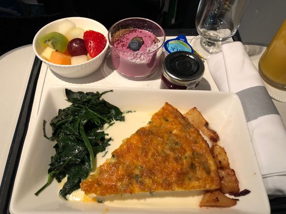 Breakfast LHR-MAD, Frittata option. Not bad at all.