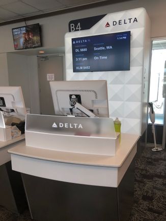 The new DL-standard boarding podium and signage installed at Delta's 4 gates in Spokane