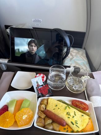 Mushroom & Cheese Omelette on Hawaiian between Seattle and Honolulu on the A332 for breakfast in First Class. The other option was a continental breakfast with yogurt, granola, and fresh fruit. 