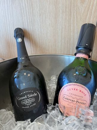 JFK LP Lounge Bubbles