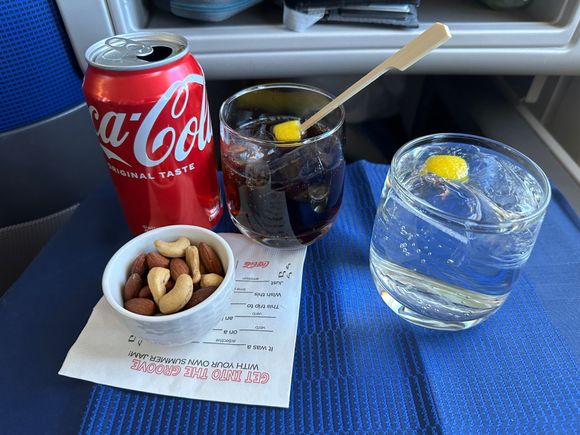 Lunch | 1st Service | Drinks & Nuts | FRA-IAH