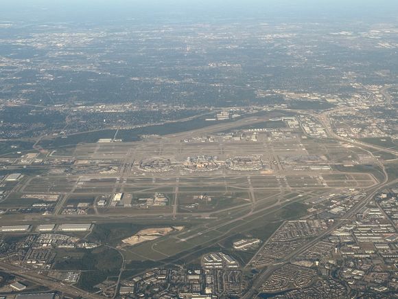 Nice day at DFW, cheAAting on my way to SoCal. 