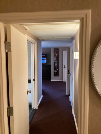 Seen from the other side: The second corridor leading from the room's front door towards the bedroom 