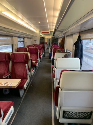 Newer first class product on this train. Still not the newest one but much better than the one on Thursday