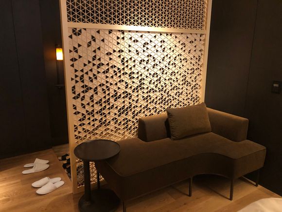 Sofa and wooden screen in front of the room entrance