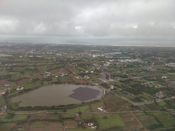Final approach into TPE