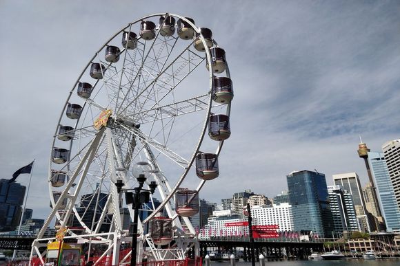 Ferris wheel on Darling harbour