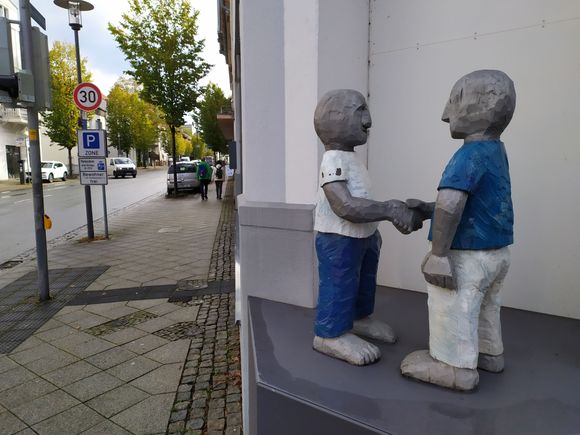 In the street outside the theater, Bismarckstraße 