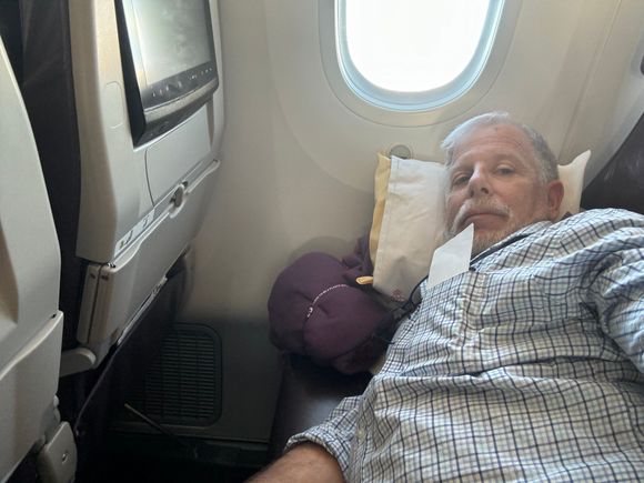 both middle and aisle seats vacant = “poor man’s J” ;)