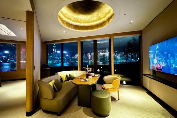 Living room (night)