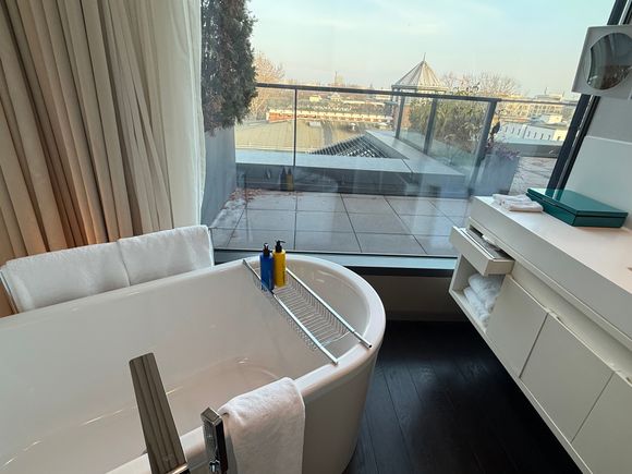 Bathtub