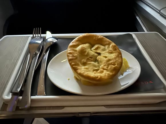 Beef and mushroom pie offered as a snack mid flight was fine. 