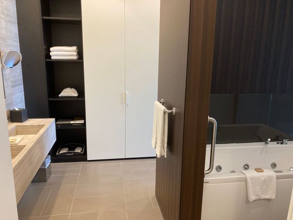 (lower) level 17 Bathroom of bedroom 3
