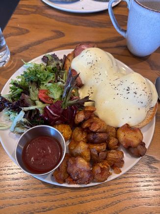 Eggs benedict