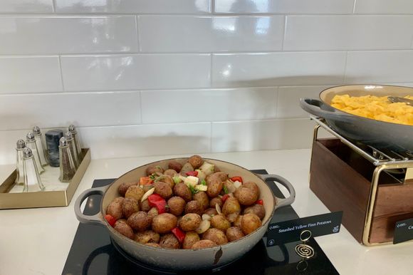 The breakfast offering in the Club Lounge.