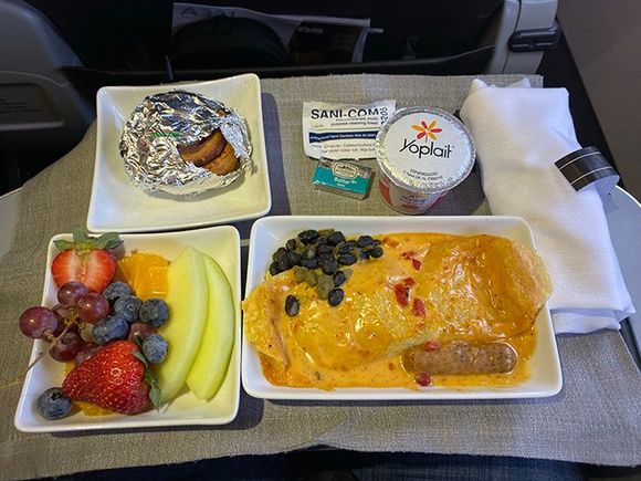 AA F transcon meal (SEA-CLT)
