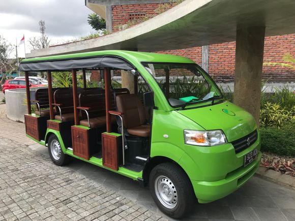Shuttle Bus to Monkey Forest