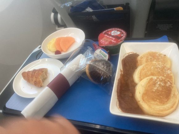 WT+ LHR-TLV breakfast pancakes with apple compote