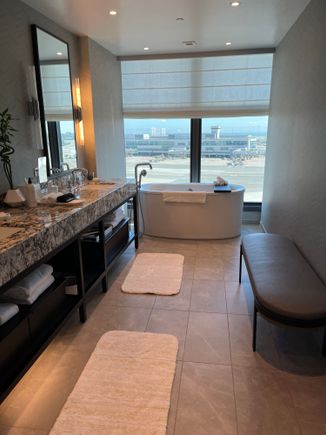 1 bedroom suite bathroom