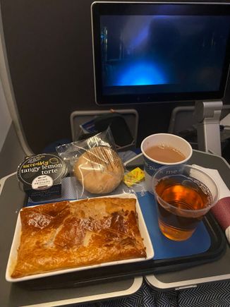 2nd hot meal, this to PHX last November. Note the smaller main dish.